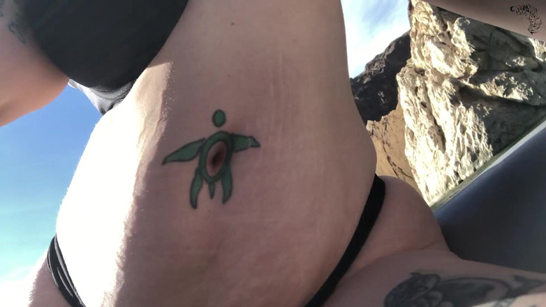 Nikki's Fetishes: Pemujaan perut di atas kapal