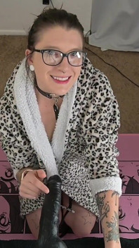 Джонатан великий чорний член сніговий кролик повія