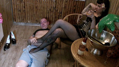 Domina Lady Vampira - SM Studio Femdom Empire: Pin up párty 3/4