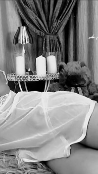 Classico carino ragazza oley lingerie spogliarello in camera da letto