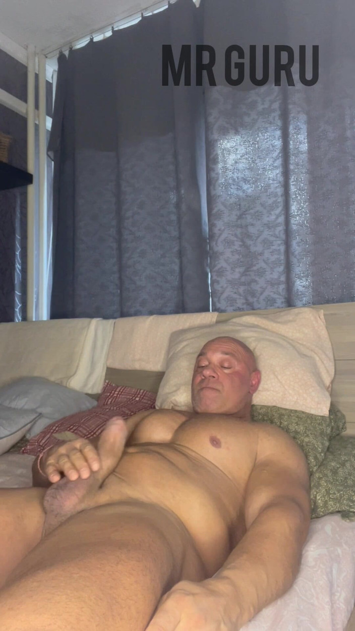 Mr. Guru: Lunga sega dal bodybuilder signor guru. Masturbarsi