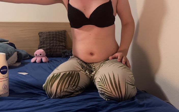 Jaidensensual: Ich befeuchte mich selbst, um während dieser hitze kühl zu...