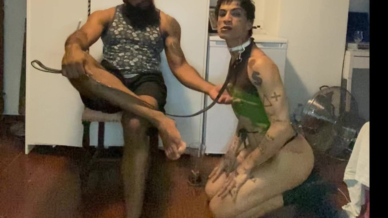 Wesley Bull: 一个训练有素的顺从者享受我的脚