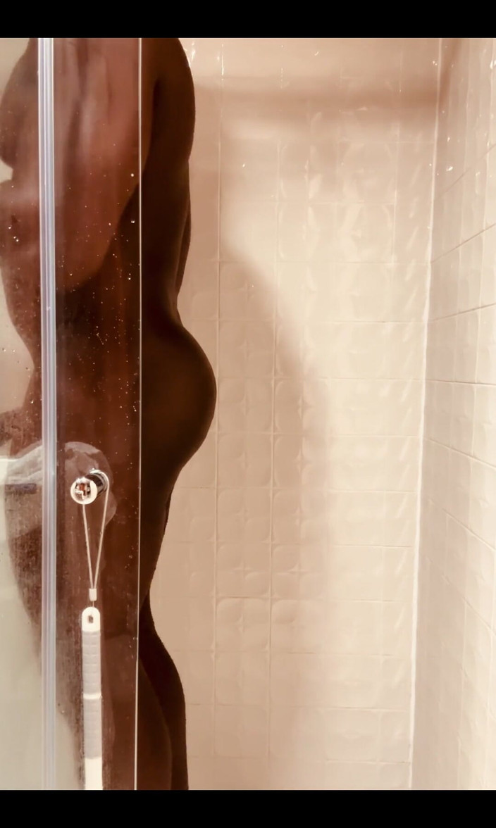 Afro Black XXX: Hãy tham gia cùng tôi trong phòng tắm