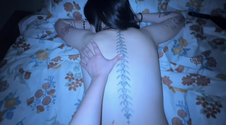 LuchCrush: Saya menjolok adik tiri saya selepas urutan keras