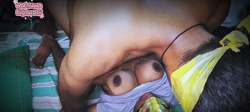 Walnuwa: Dává masáž prsou mé bigboobi nevlastní matce, Domácí video Srilankan