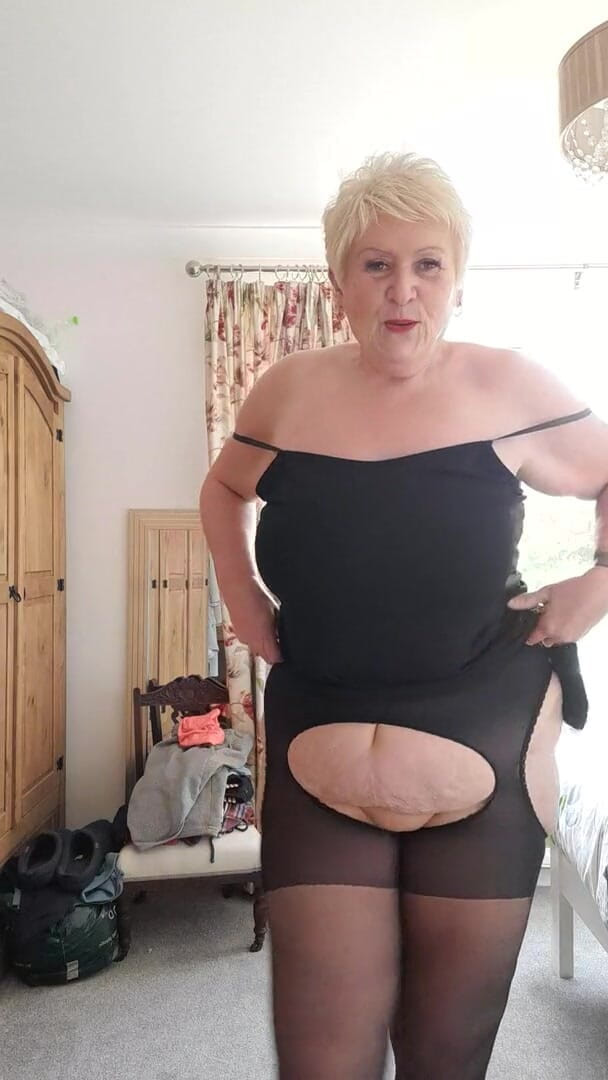Uk Joolz: Collant sospeso intorno alla casa