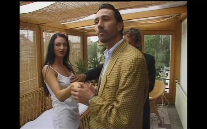 MMV films - The Original: Dvojitá penetrace a výstřik do zadku a do úst dvou velkých...