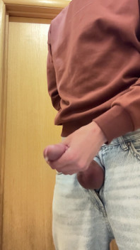 Handjob di toilet