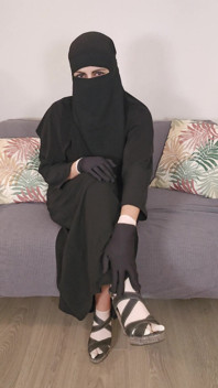 Smelling Cheesy Latex Glove of Stepmommy Mia Niqab