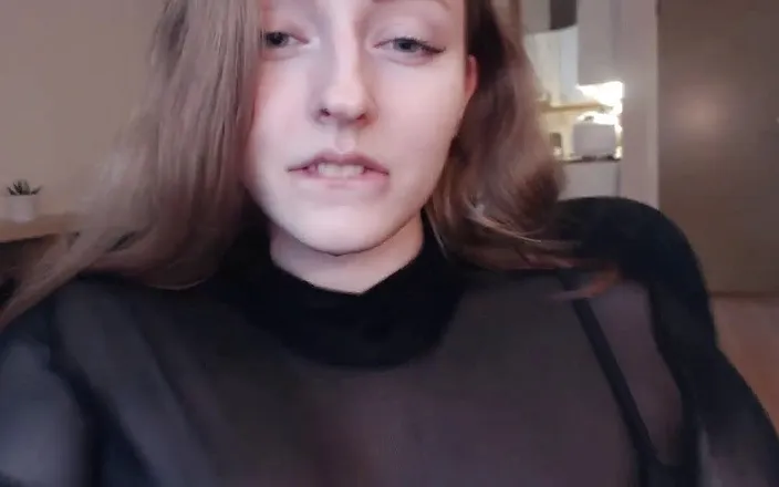 KissMyHips: Glossy lips sucks fingers, spits and drools over cleavage