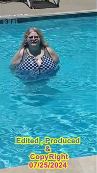 Enfermera Vicki usa damas en la piscina