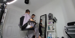 Twotwinkhusbands: Můj holič má foot fetiš!