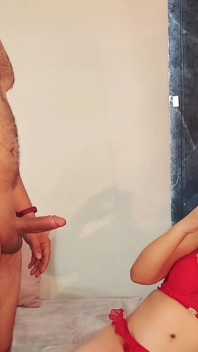 Tante seksi latina yang lagi sange ini nelpon suaminya sambil dientot habis-habisan sampai dicrot di mulut