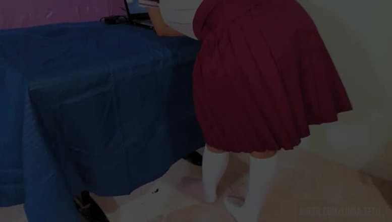 MorritasMX: Bilgisayarda ev ödevi yaparken üvey kız kardeşini sikiyor. Gerçek ev yapımı (tam video)