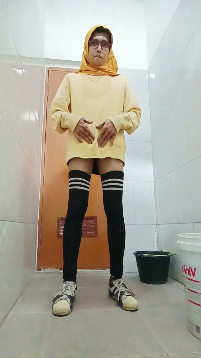 MaureenNadh: Hijab Asian Femboy Public Masturbate at Office Toilet