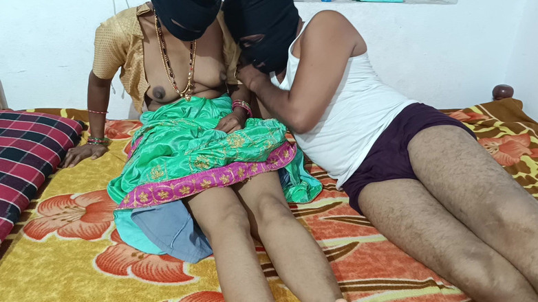 YourAnitha: Cuplu din satul Indian desi, filmare făcută acasă