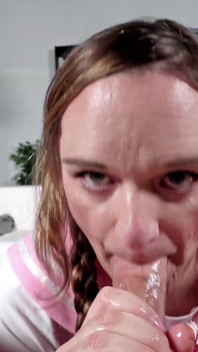 従順なメイドはあなたのコックで働きます