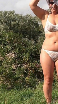 Kinky koppel - buiten maïsveld grote kont weelderige vrouw cowgirl seks pov