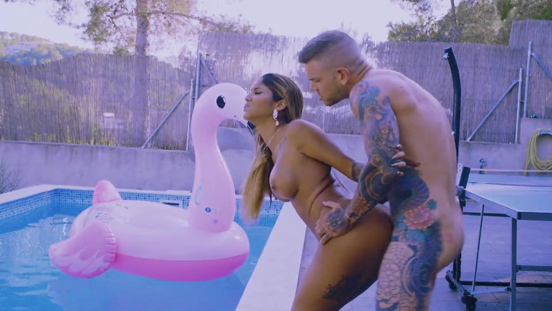 Club Anissa Kate: Venus Aphrodite, lărgită abundent de piscină