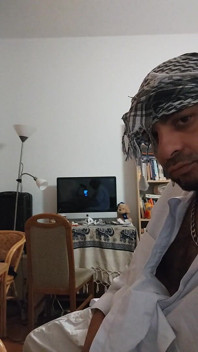 On make, dj-bro arrapato vestito come un afgano pervertito