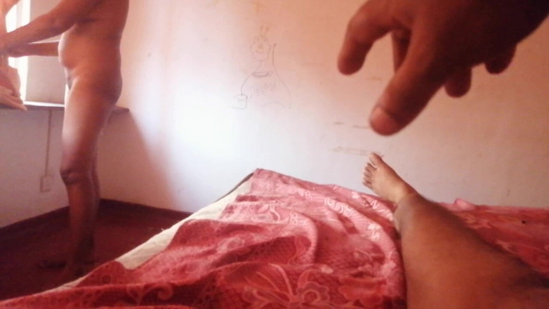 Tina Baby: La polla gigantesca del suegro cuelga debajo de su sari...