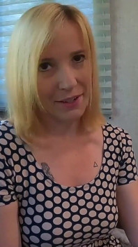 De stiefmoeder van de beste vriendin is wanhopig op zoek naar aandacht en mijn sperma - Jane Cane Shiny Cock filmt
