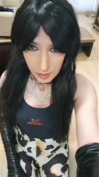 Sissy travestiet in mooie jurk