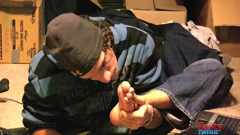Tasty Twink: Пальцы ног
