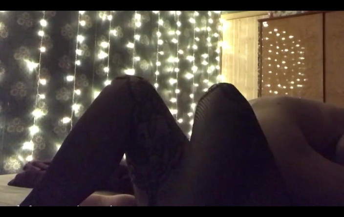 Sweet Juus: De man neukte een milf in netkousen in de pose...