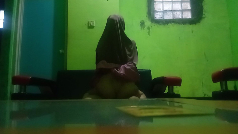 Famly sex: Pepek abang tiri saya bergoyang sangat sedap.