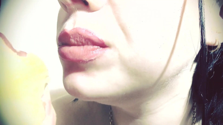 Goddess Misha Goldy: Sexy růžové rty &amp; Juisy Apple