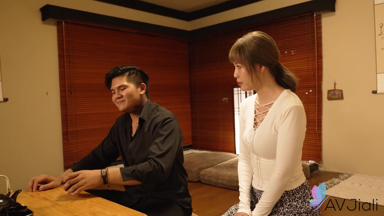 AV Jiali: Dåligt knullad av gangster framför sin cuckade man