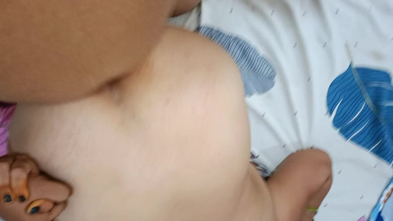 Catchybusty: Köylü kız eğleniyor ve eğleniyor
