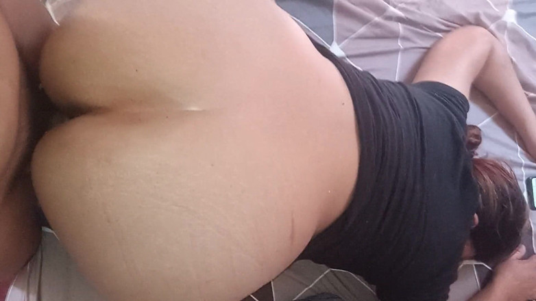 Eatrella j: Подсела, трахается и не отпускает ее мобильный телефон