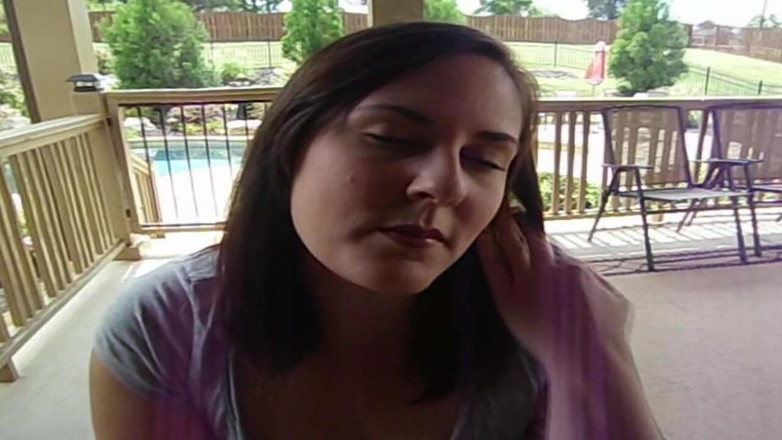 Sexy Amateurz: BBW brunette shows her pretty lips