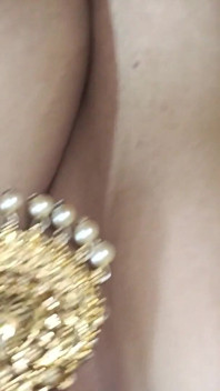 黄色纱丽服热乳房乳头舔舐