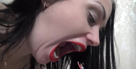 Goddess Misha Goldy: Hraní s tvým malým tělem, než tě spolknu