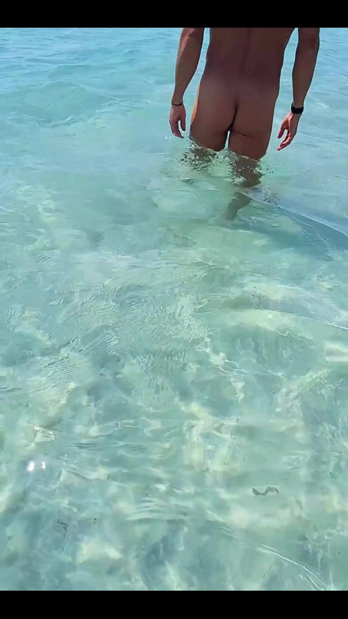 Hotsportfitboy: 이 아름다운 바다에서 나와 함께하고 싶습니까?