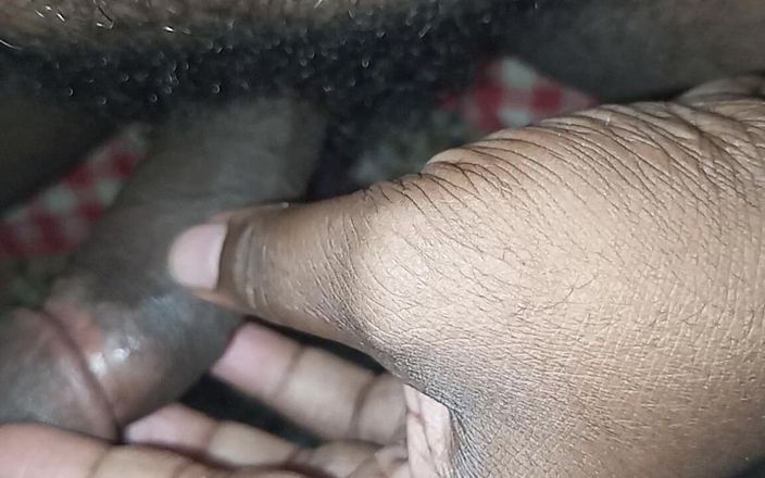 Sweet Indian cock: Дружина Анджалі трахає анальний отвір у ванній кімнаті