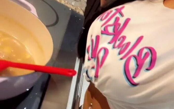 Miss Lexa: Cozinhando um ensopado de carne