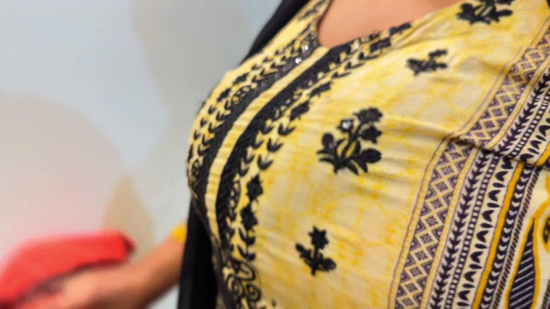 Aria Mia: Minha linda bunda grande e peituda colega de quarto gostosa...