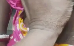 अब वह इस के साथ आदी है । वह बिल्कुल विरोध नहीं कर सकती ।