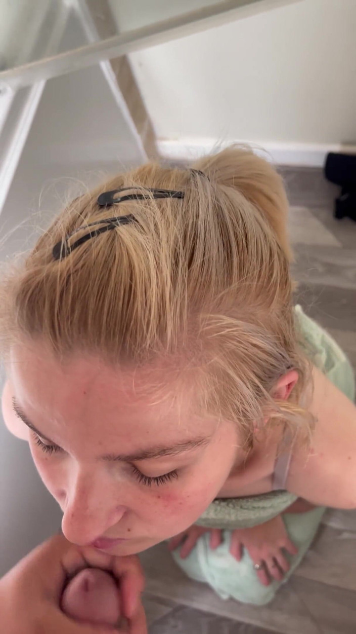 Teamfreeki: Blonde girlfriend messy facial