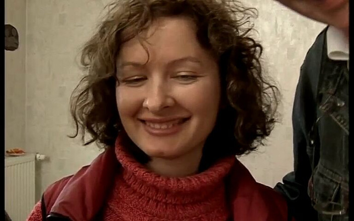 Videorama: Hezká dáma s rozcuchaným účesem se baví sexem