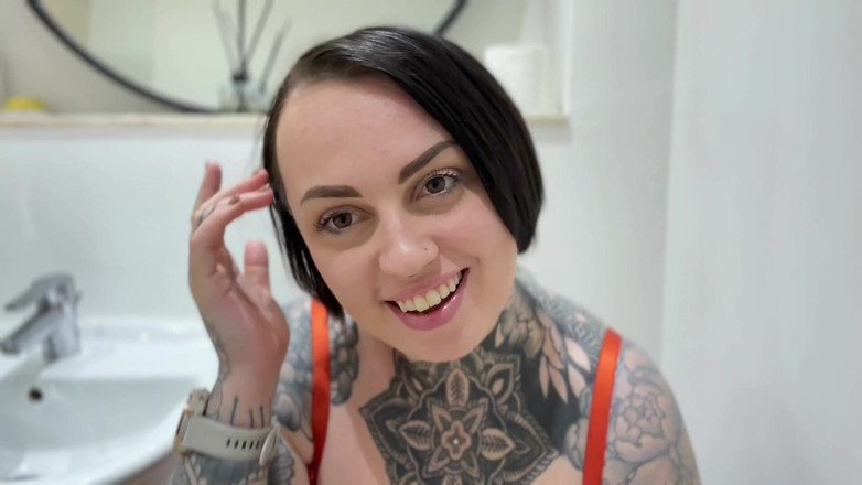 Miss Valentina: Человеческий туалет