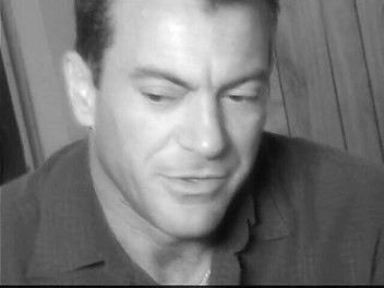 Lethal Babes: ランディ・スピアーズは格子を通して角質の金髪の赤ん坊をファック