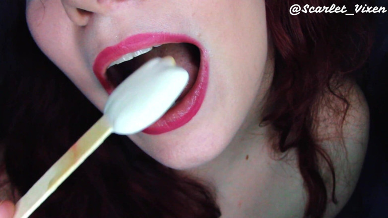 Scarlet Vixen: Sucer une glace crémeuse