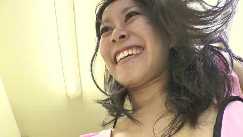 Asian Slit Sluts: Japonská MILFka v růžovém prádle dostává hluboké rány