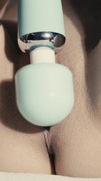 I Masturbate with My New Hitachi Friend, It Made Me Squirt a Little Bit I Didn't Expect It